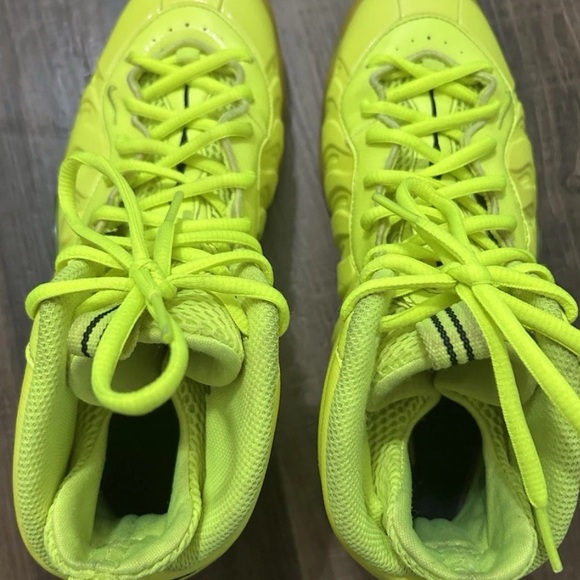 Nike Air Foamposite shoes Pro Volt Men Size 6 women\'s 7.5 Yellow 2014 644792-702